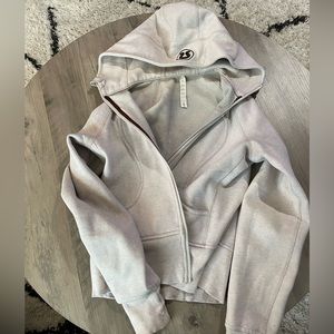 Lululemon jacket size 6